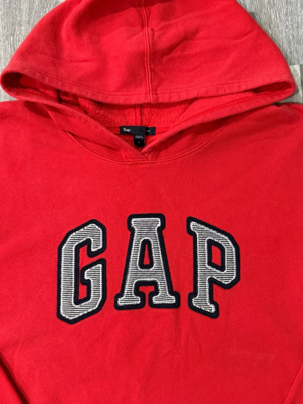 GAP bold red